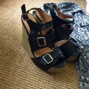 💃🏻 Black and brown wedges! 💃🏻